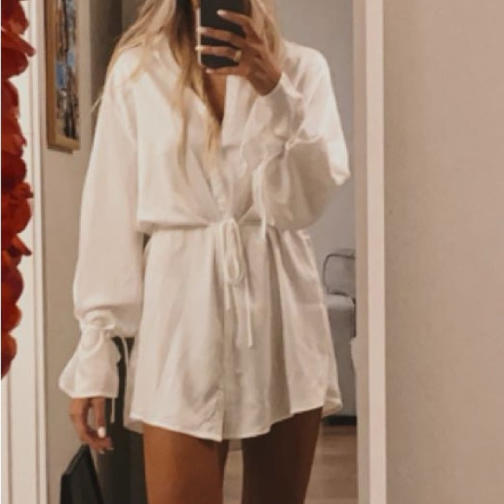 White Long Sleeve tie dress